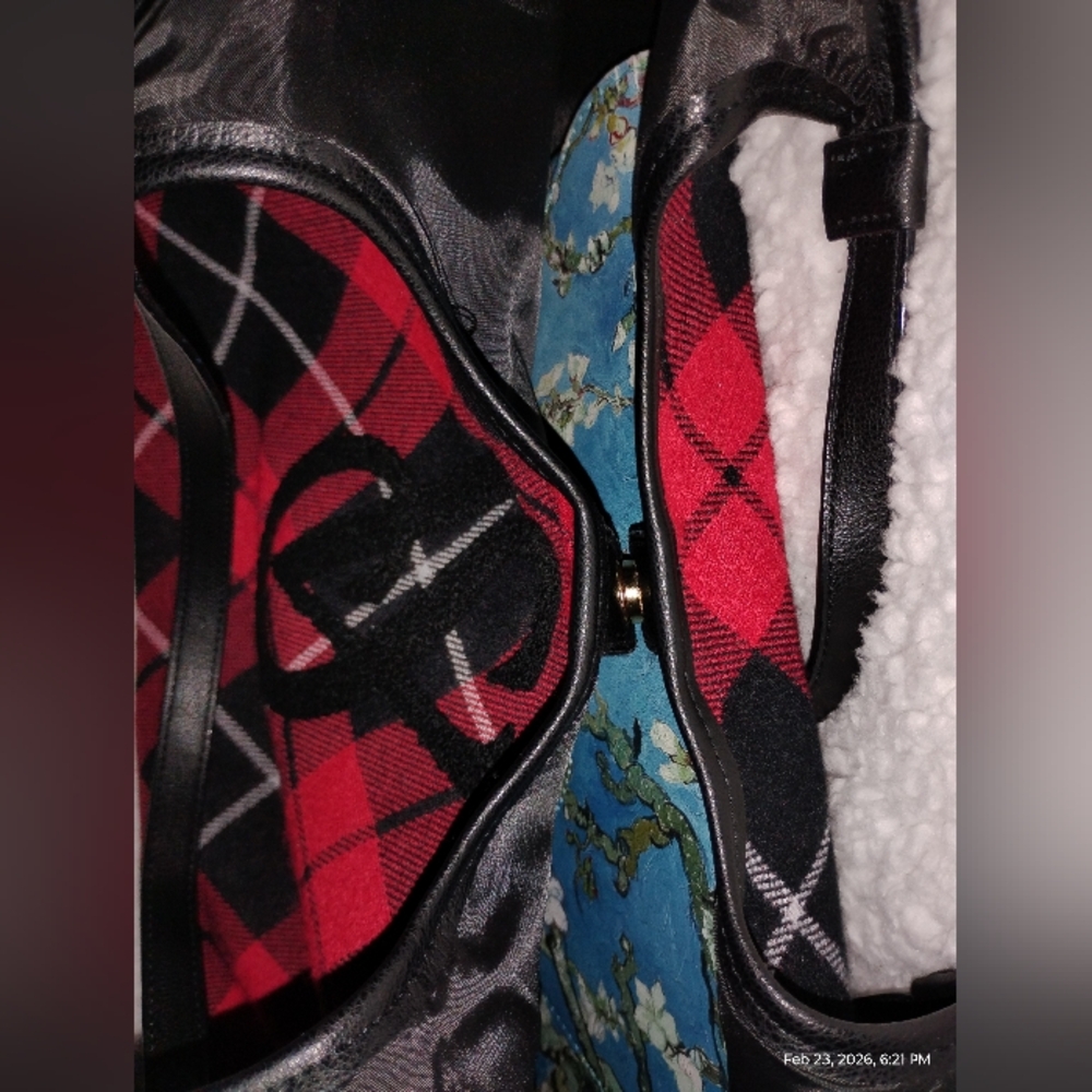 VICTORIA'S SECRET: RED PLAID TOTE - Picture 4 of 7